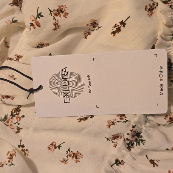Exlura Floral White Dress Size Medium NWT - Picture 15 of 15